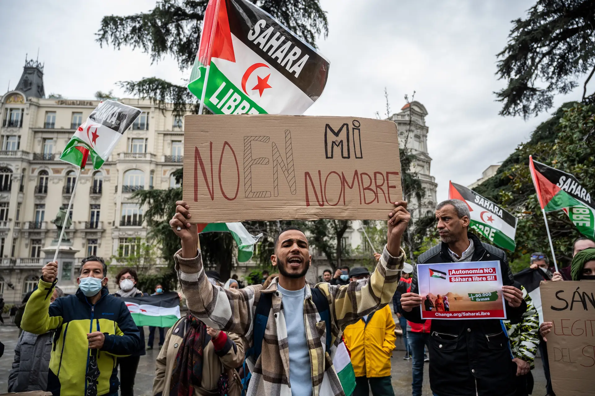 Manifestação diante do Congresso dos Deputados, em Madrid, contra a nova posição do Governo espanhol sobre o Sara Ocidental