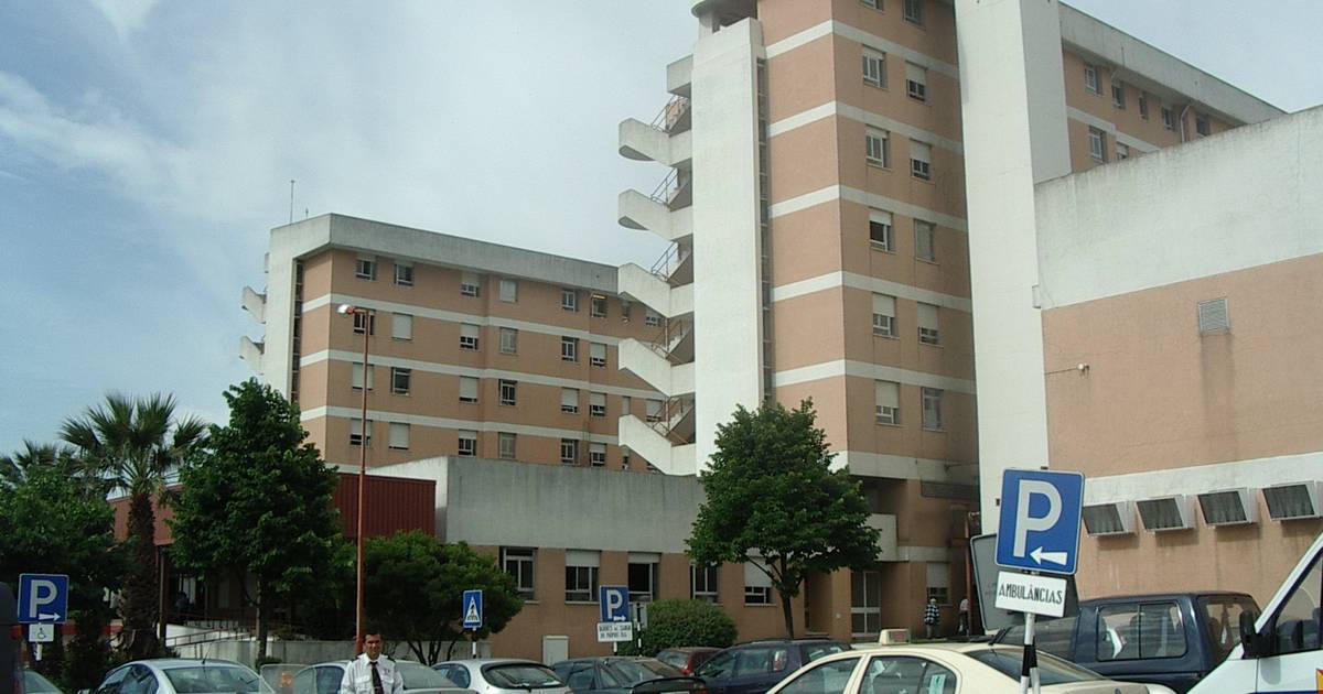 Ambulâncias ficaram retidas por falta de macas no Hospital Garcia de Orta, denuncia sindicato