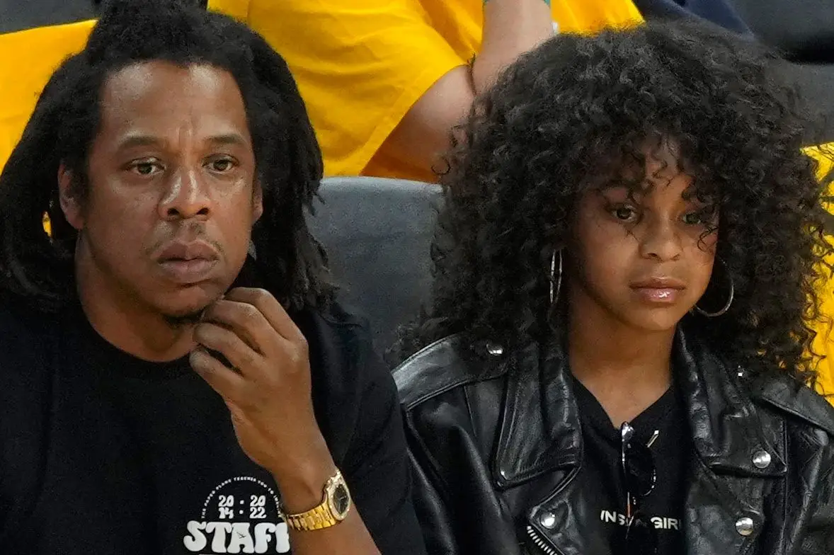 Blue Ivy, filha de 10 anos de Beyoncé e Jay-Z, envergonhada pelo pai em  jogo de basquetebol - Expresso