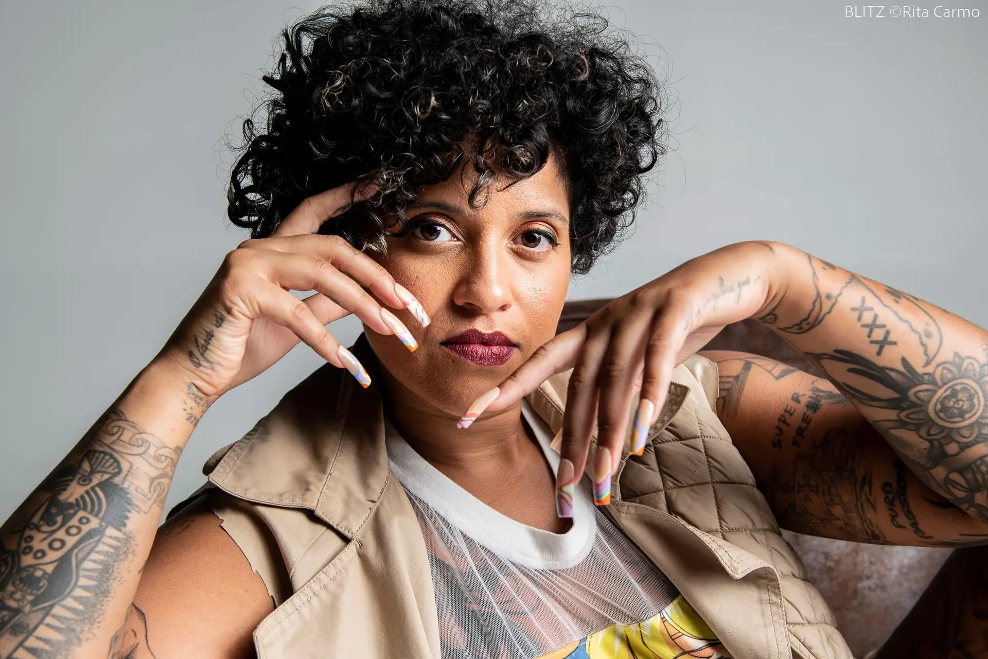 Blaya: “Eu era a diferente. Gostava de dança, usava saias por cima das  calças e saí de casa com 16 anos para ir viver com o meu namorado” -  Expresso