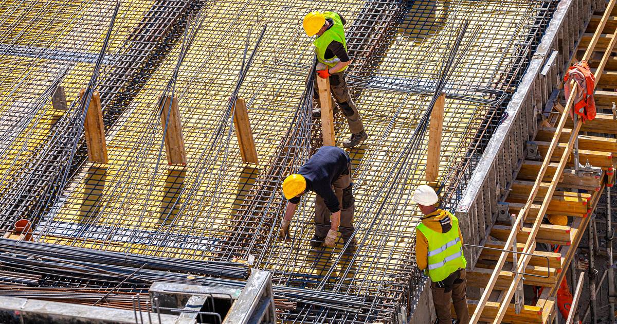 Produção na construção recua na zona euro e sobe em Portugal