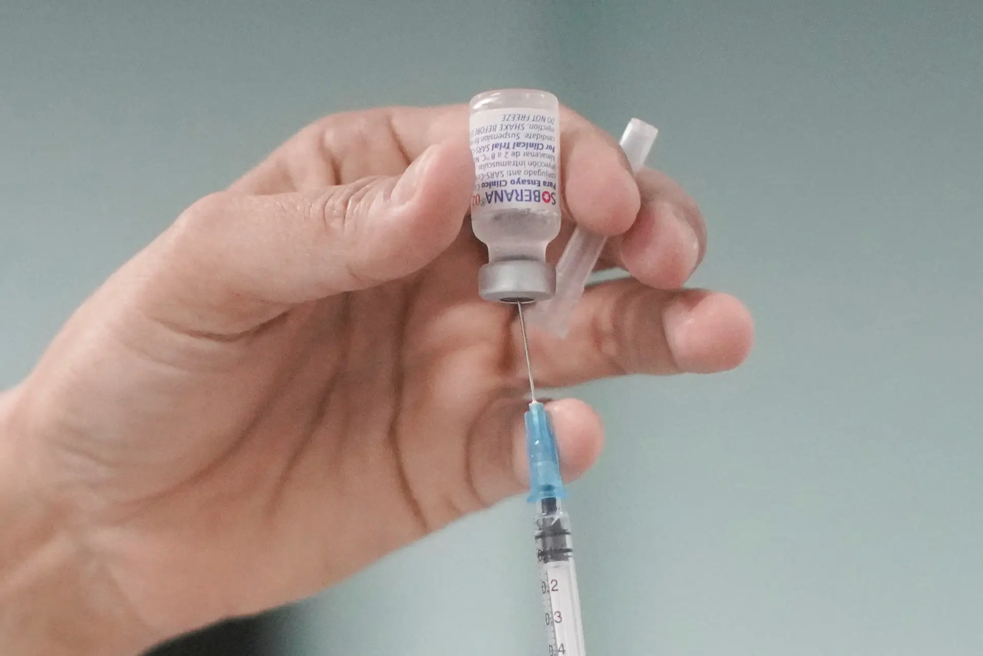 Campanha outono/inverno vai arrancar sem a garantia de nova vacina contra a covid-19, admite Durão Barroso
