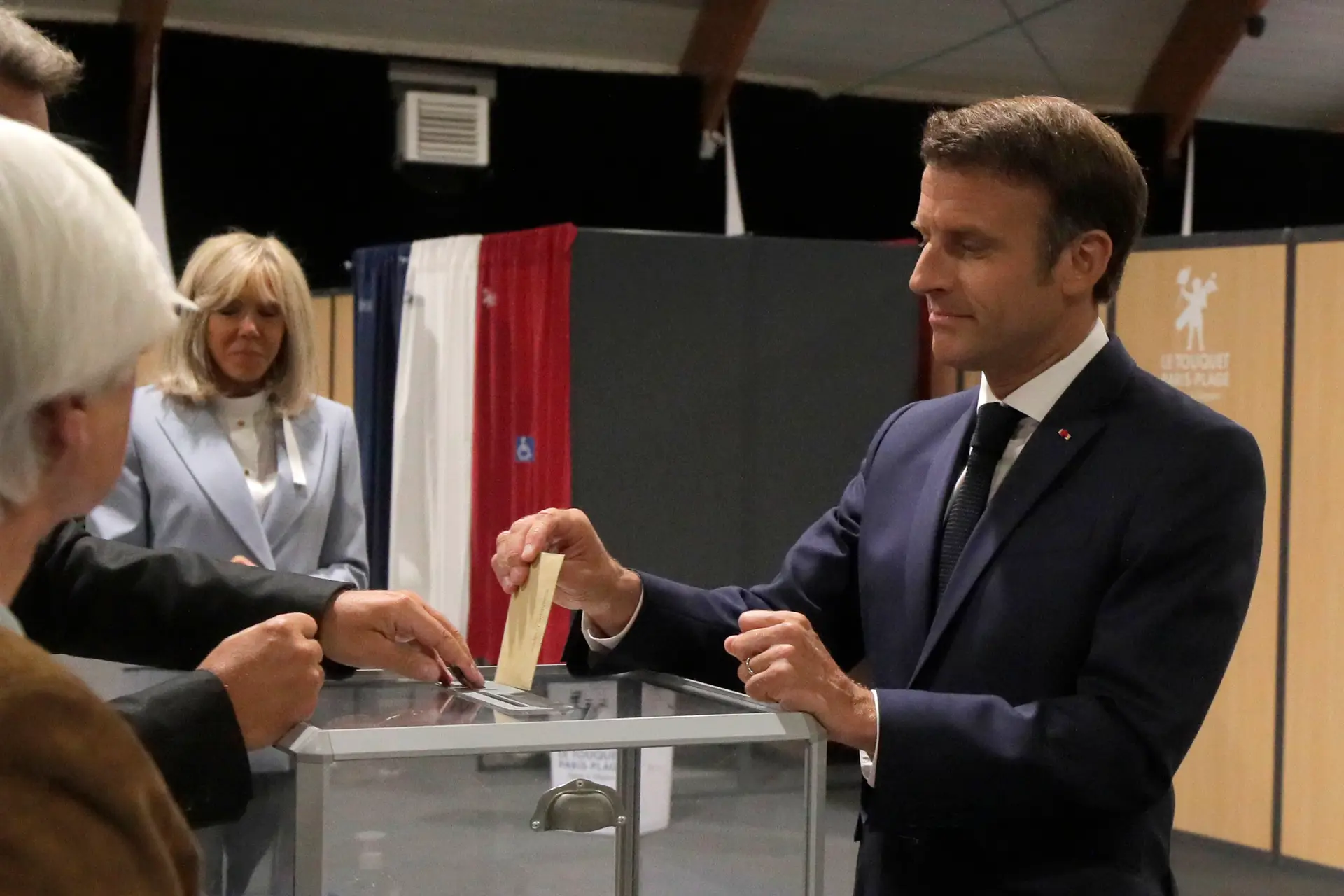 Eleições em França: votaram 38% dos eleitores a meio da tarde, sem atingir recorde de abstenção