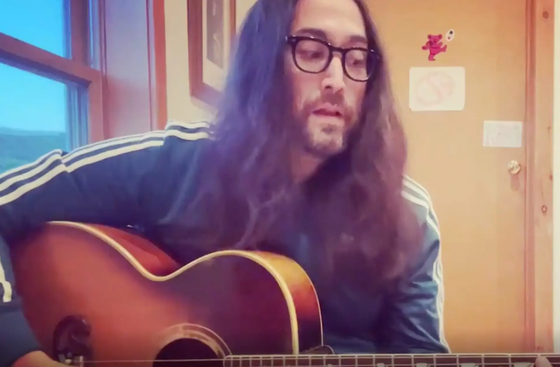 Sean Lennon deu os parabéns a Paul McCartney com uma versão: “Um passarinho contou-me que esta era uma das tuas preferida dos Beatles”