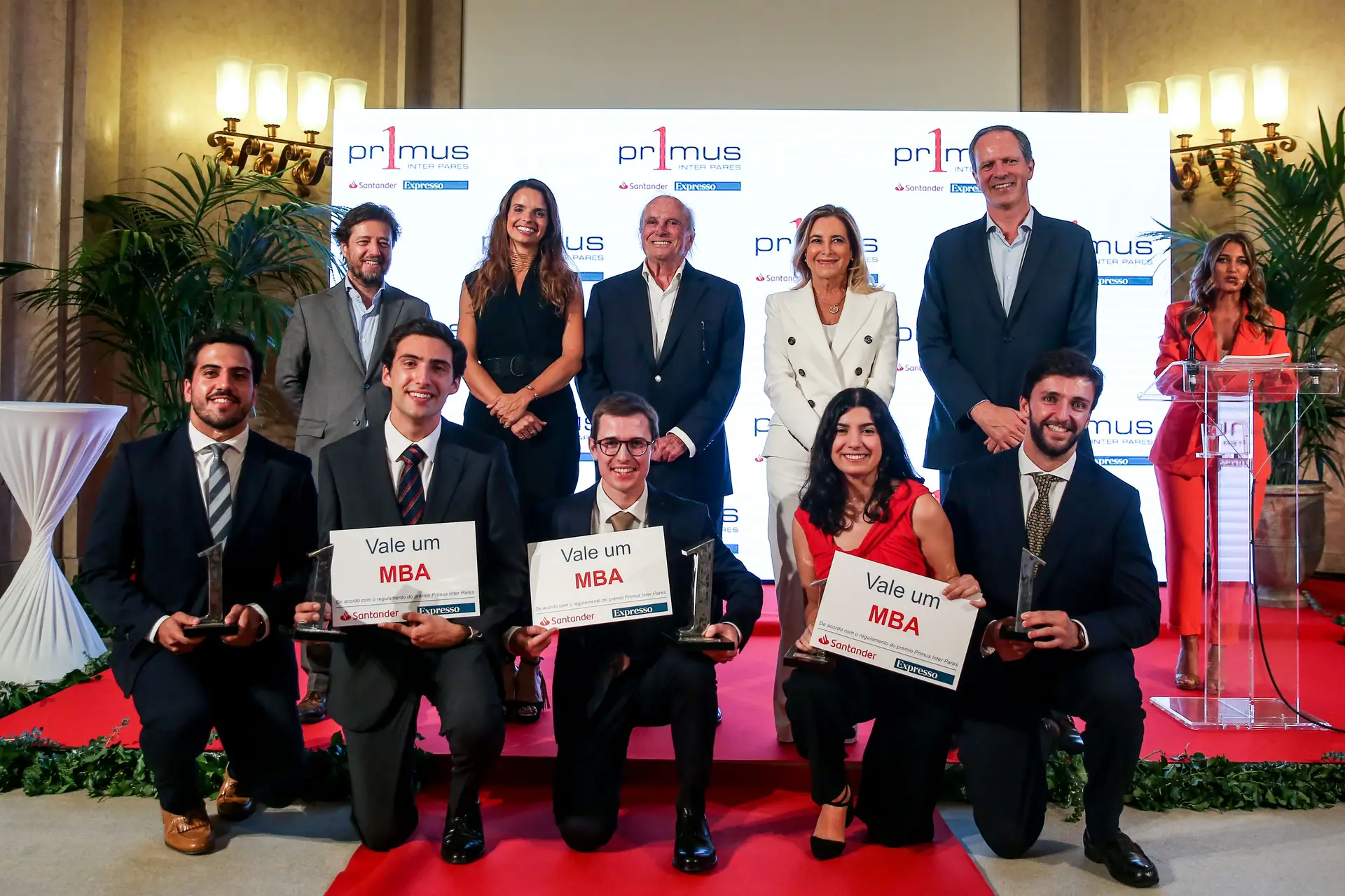 João Maria Duarte, da Faculdade de Economia da Universidade do Porto, Luís de Medeiros, do Instituto Superior Técnico, o vencedor Pedro Silvestre, da Nova IMS, Maria Serôdio, da Faculdade de Engenharia da Universidade do Porto e Manuel Maria Amaral, do Instituto Superior Técnico. (da esq. para a dir.)
