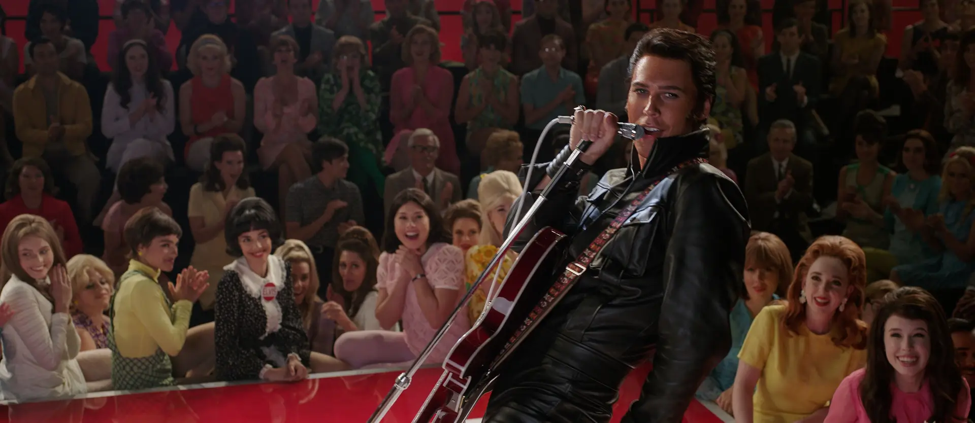 Baz Luhrmann apresenta “Elvis”: frenético, guloso, irrequieto, megalómano, estafante