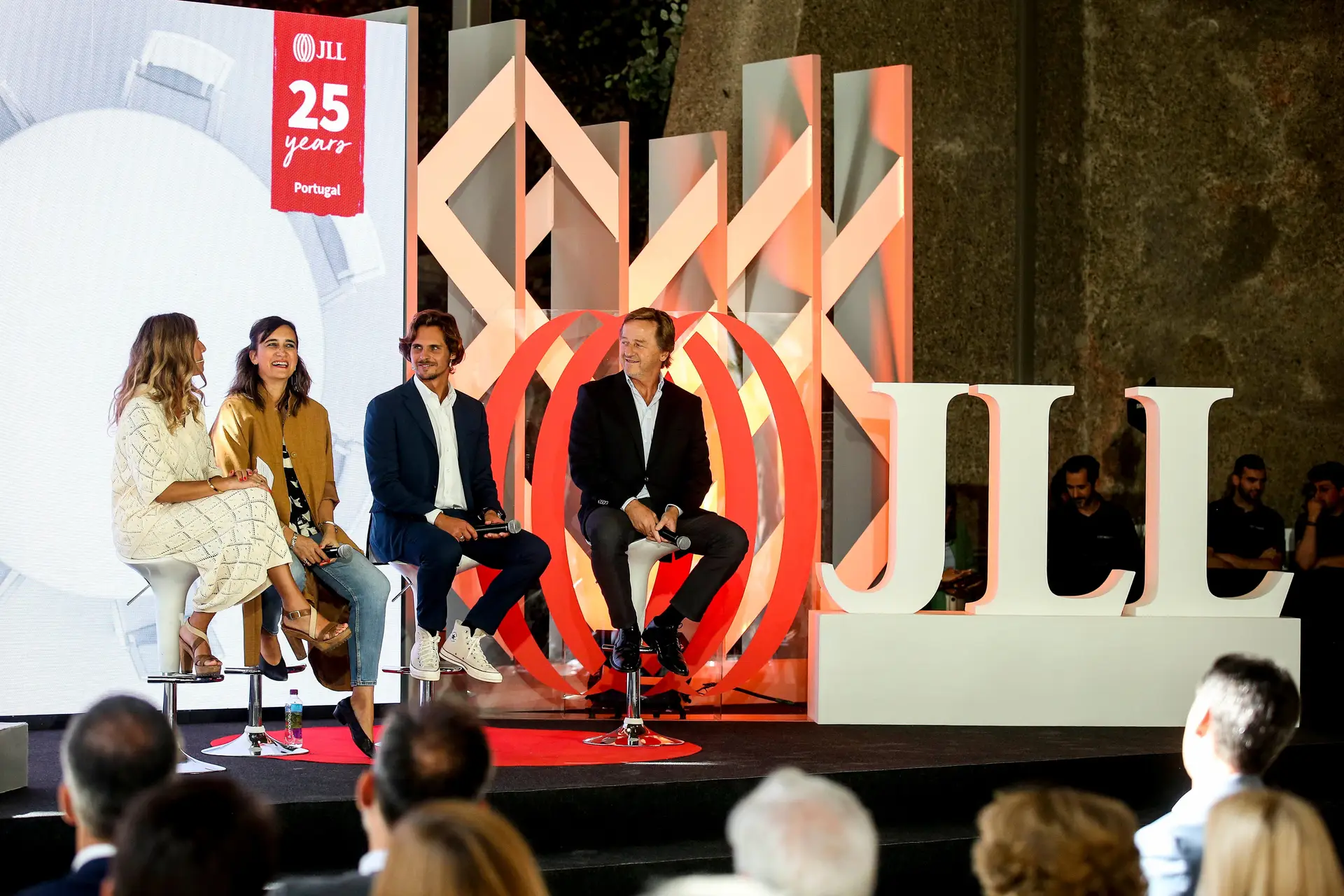 Joana Astolfi, Nic Von Rupp e José Roquette foram os convidados do segundo painel de debate da conferência "Celebrar o Futuro" da consultora imobiliária JLL 