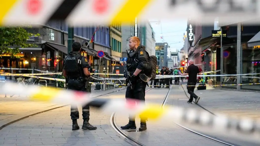 Tiroteio em bar gay de Oslo mata duas pessoas e fere pelo menos 14