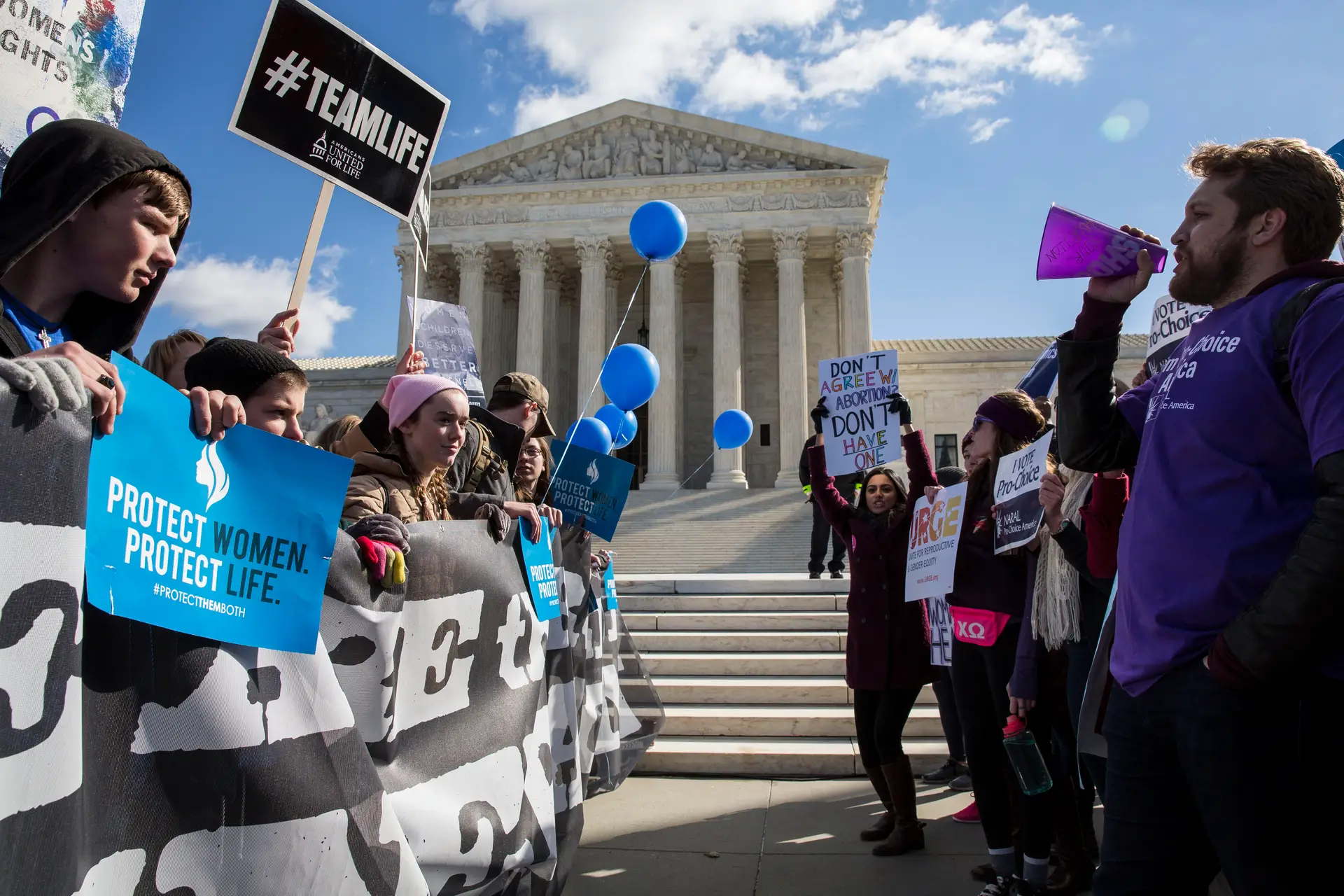 Pelo menos 66 clínicas de 15 estados suspenderam abortos nos EUA