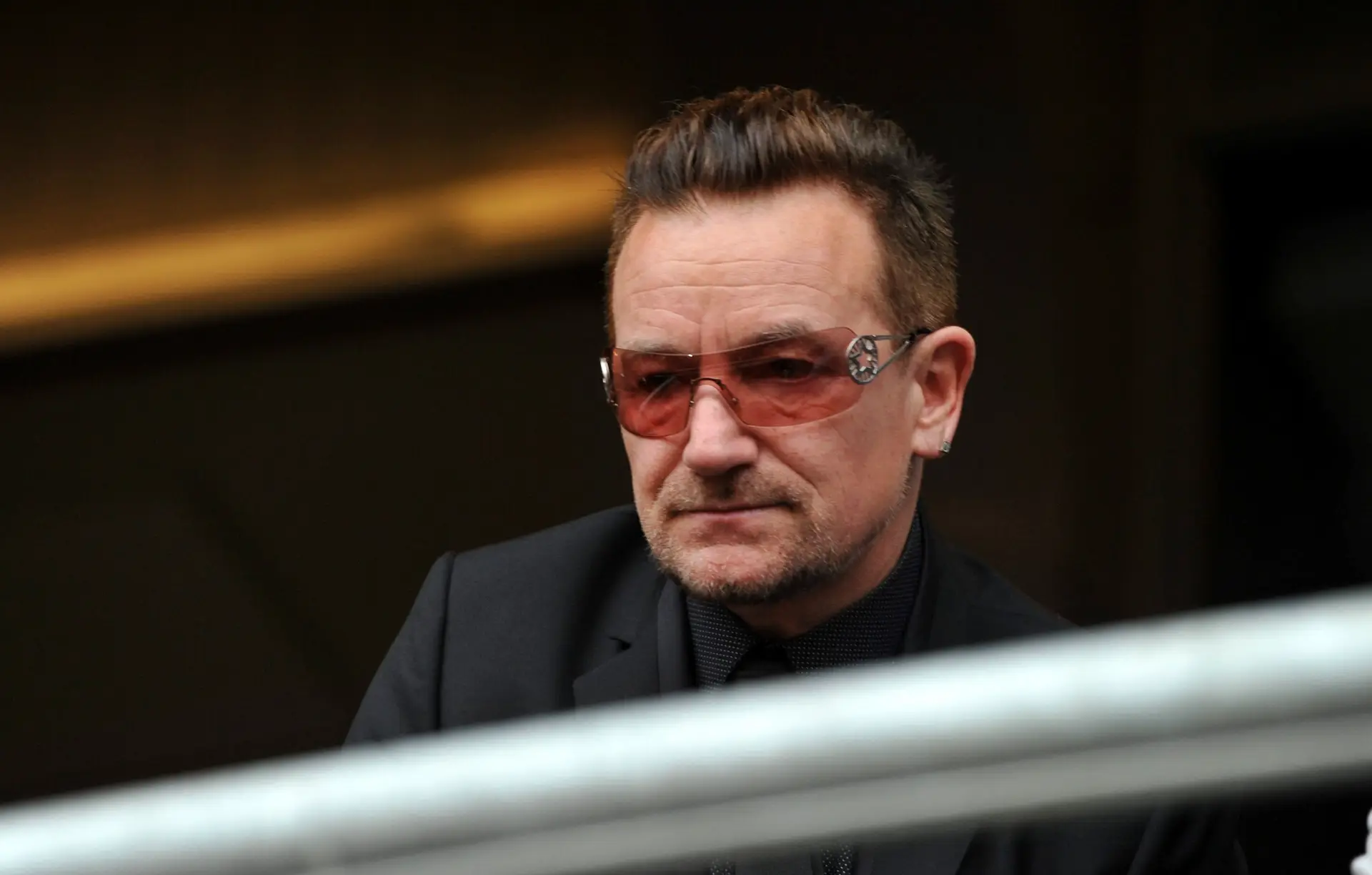 Bono fez uma visita surpresa à sua antiga escola e filmou tudo: veja a foto