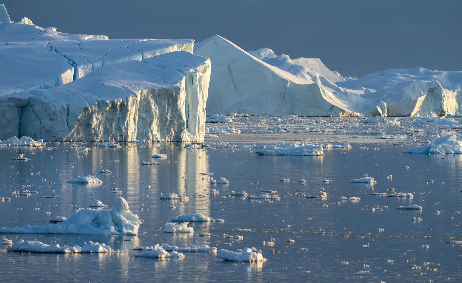 DEGELO. A fragmentação das calotas de gelo, como na Gronelândia, é uma das manifestações mais visíveis das alterações climáticas
