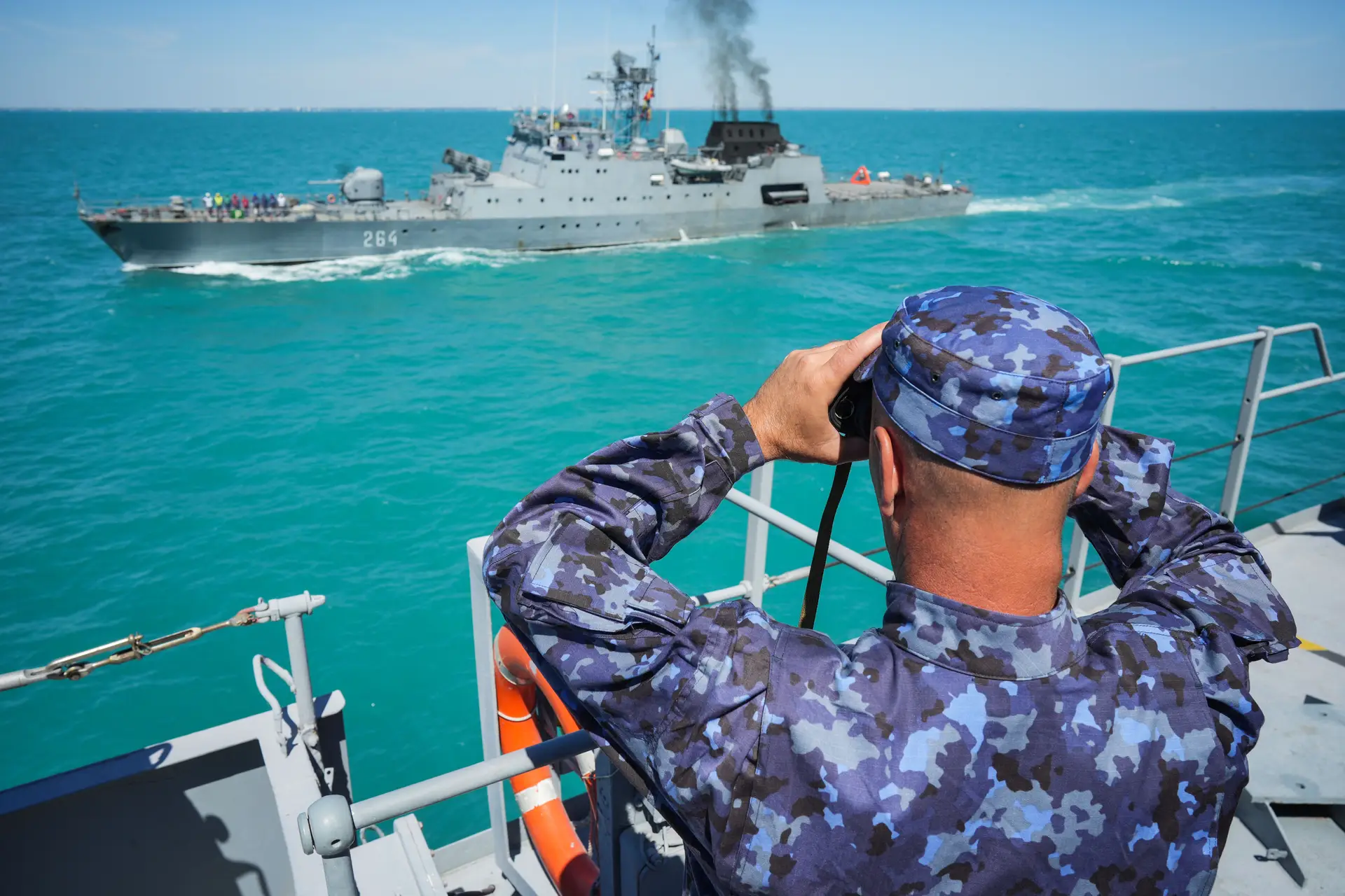 TREINO. Duas embarcações participam no exercício militar “Escudo Protetor”, no Mar Negro, perto da Roménia
