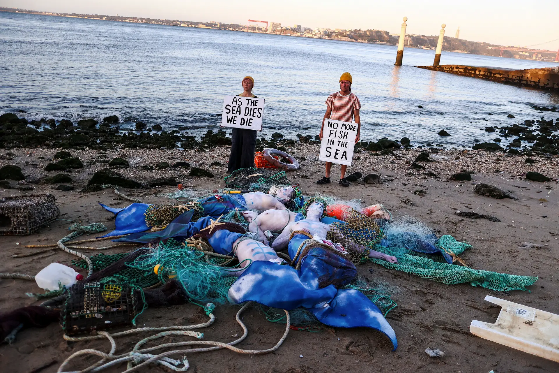 Ativistas chamam a atenção para a extinção de mais de metade das espécies dos oceanos e querem mais ação para combater a sobrepesca, a poluição e impedir a mineração