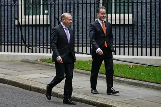 Membro do Governo britânico demite-se após acusações de ter apalpado dois homens
