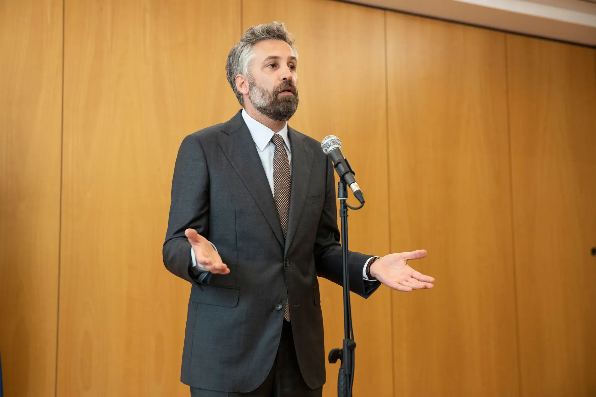 Humberto Delgado precisa de obras “já” para aumentar a fluidez, diz Pedro Nuno Santos