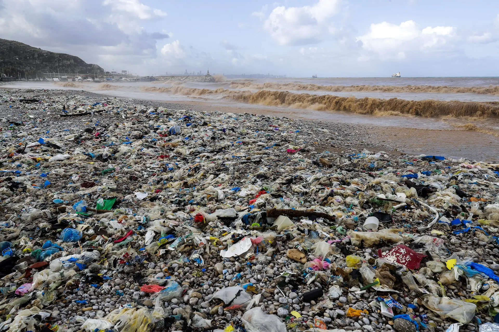 Oceanos: “Há sinais positivos, mas temos de acelerar. As tendências são alarmantes em todas as frentes”, diz cientista da ONU