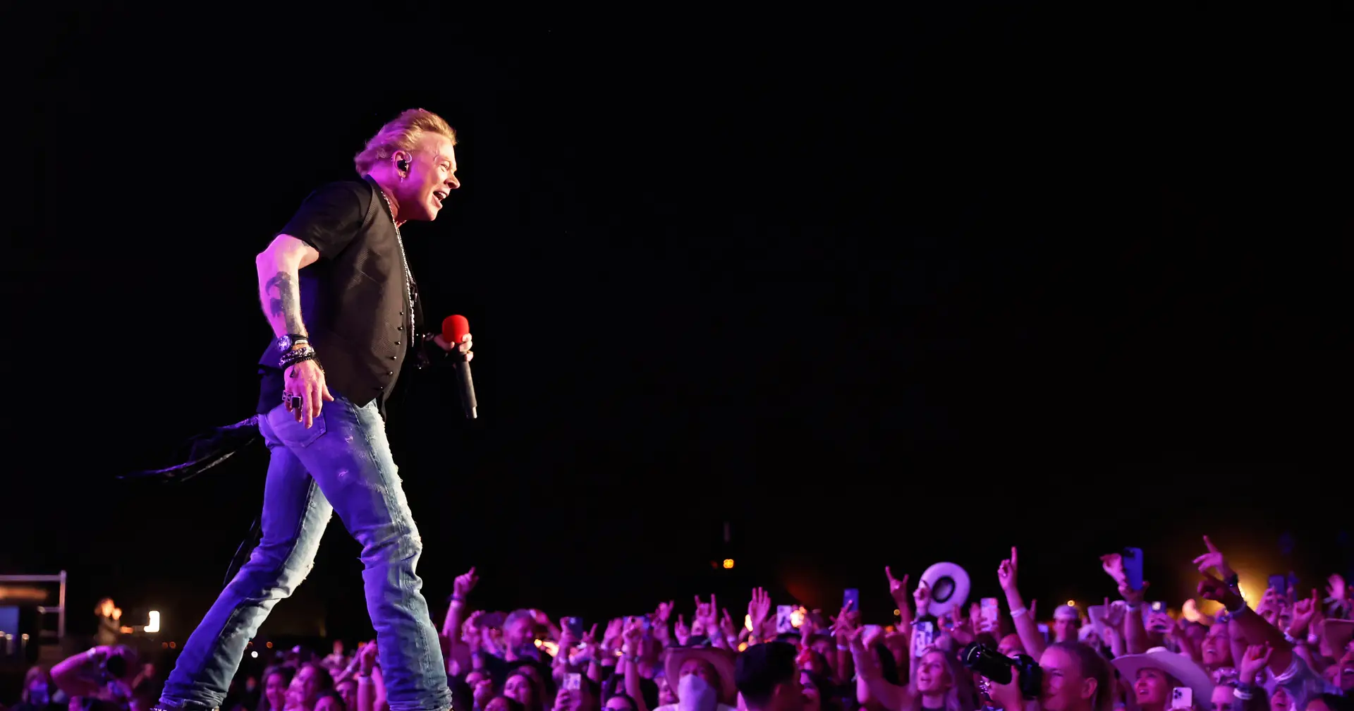 Guns N' Roses cancelam concerto por motivos de saúde