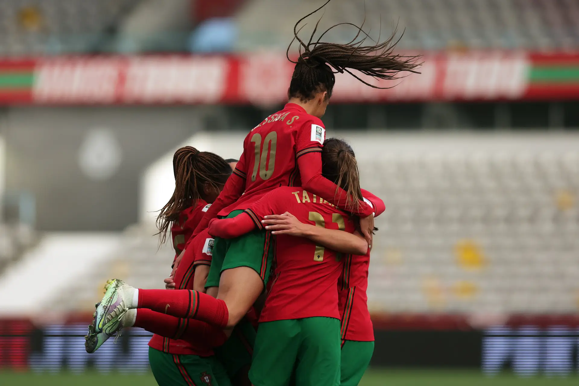 Três jogos de alto nível: António Costa felicita a seleção feminina - SIC  Notícias