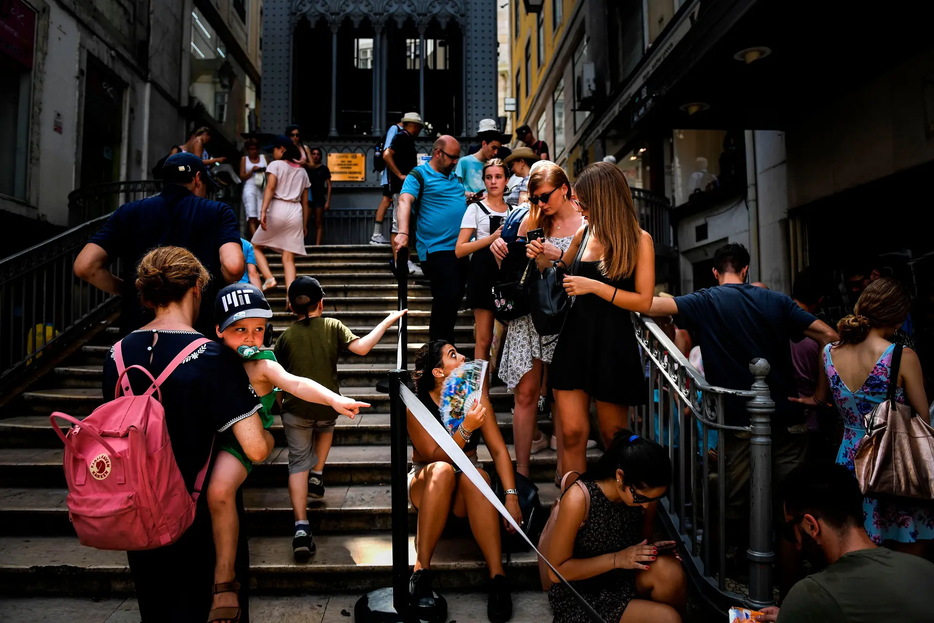 Lisboa é uma das sete cidades europeias mais quentes na UE: no seu coração, tem uma ilha de calor “que agrava o problema”