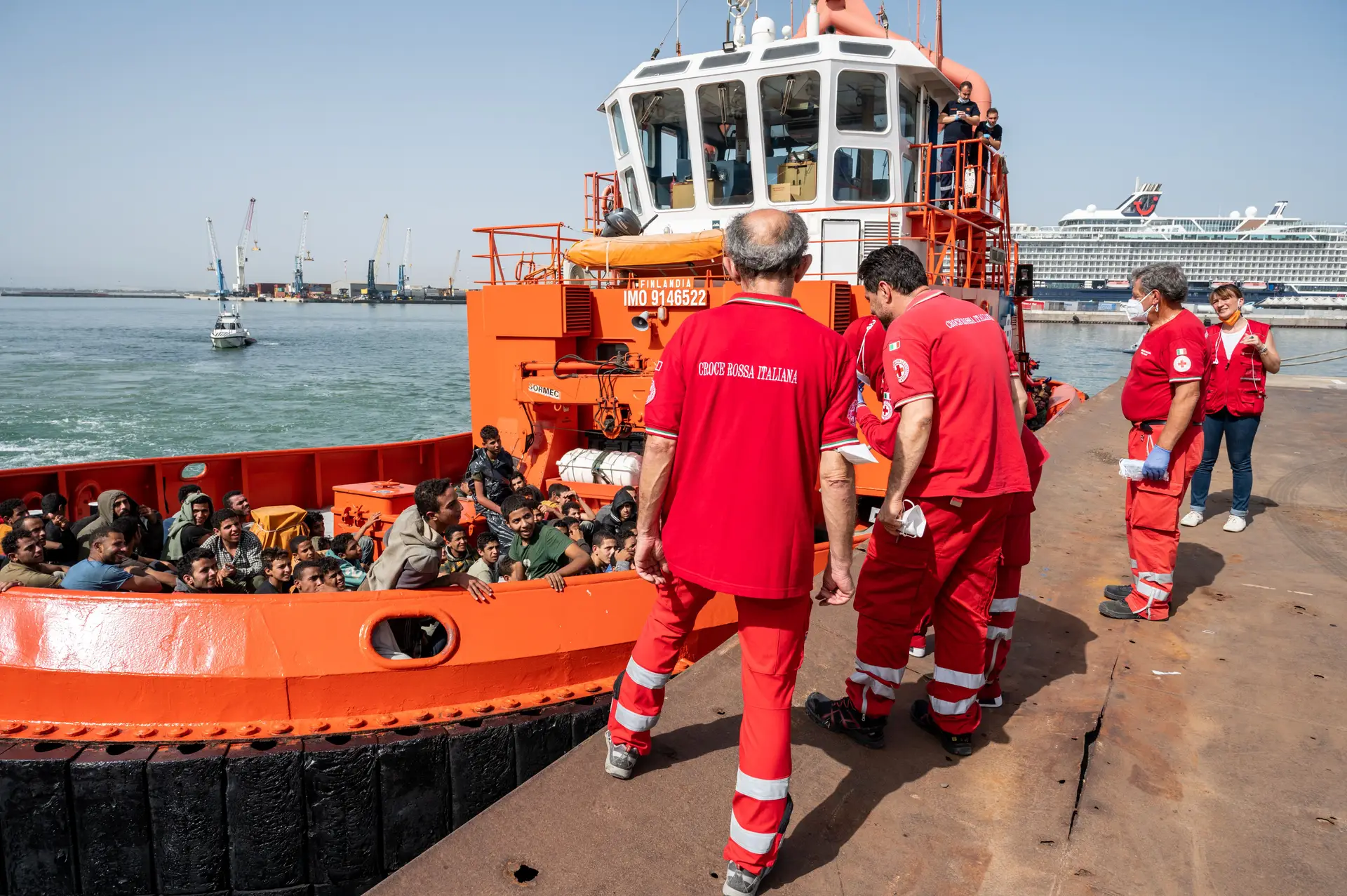 Mais de 1300 migrantes chegam às costas italianas