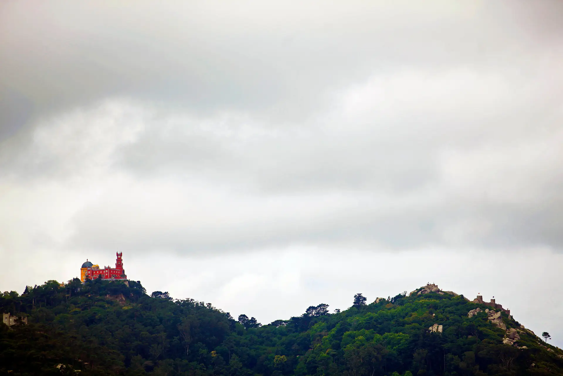 Incêndios: Serra de Sintra e monumentos encerrados ao público até sexta-feira