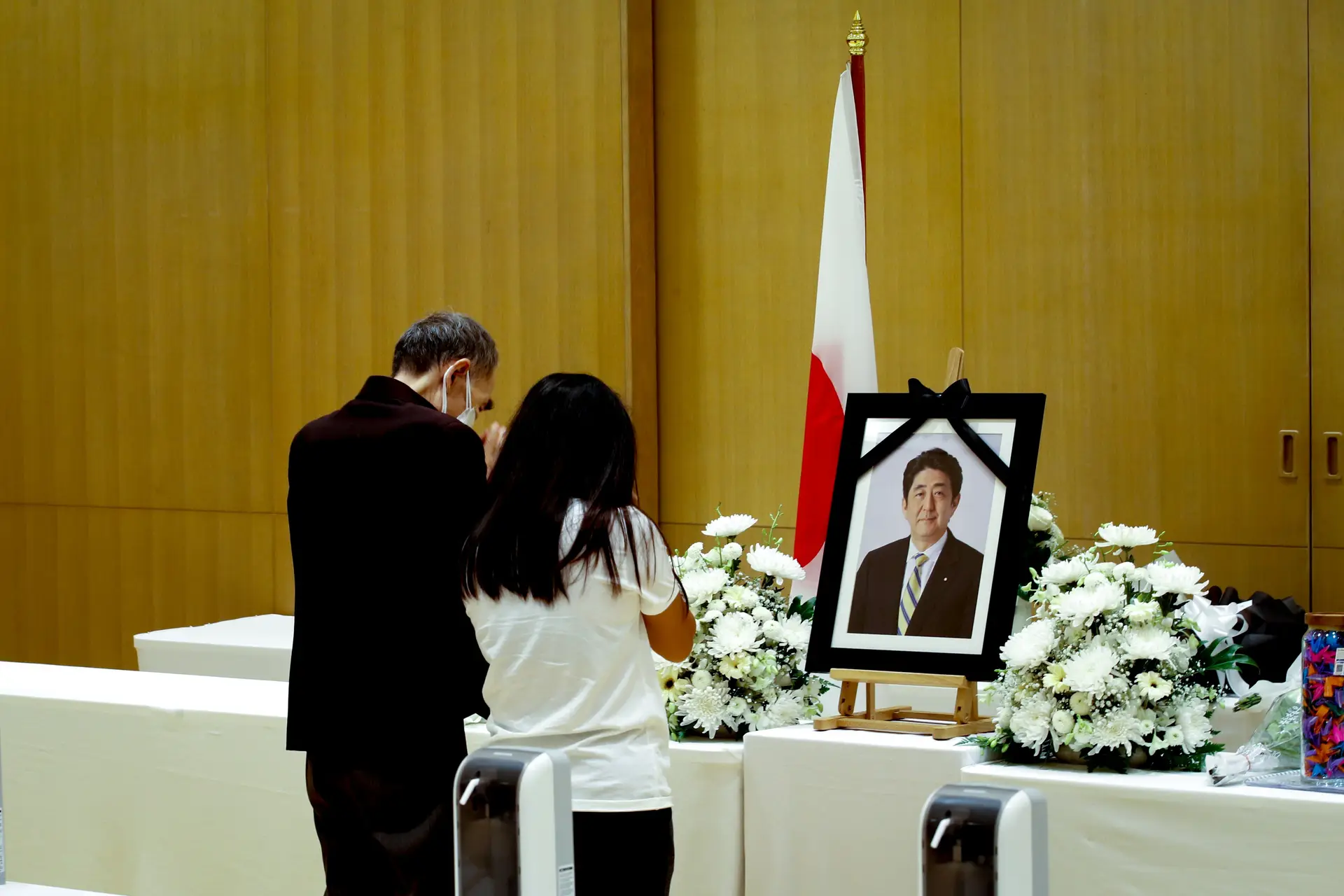 Shinzo Abe foi morto a tiro na rua, durante um evento de campanha eleitoral