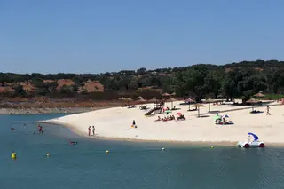 Bandeira azul vai ser hasteada em 394 praias, apenas mais uma do que no ano passado. Norte destronou o Algarve
