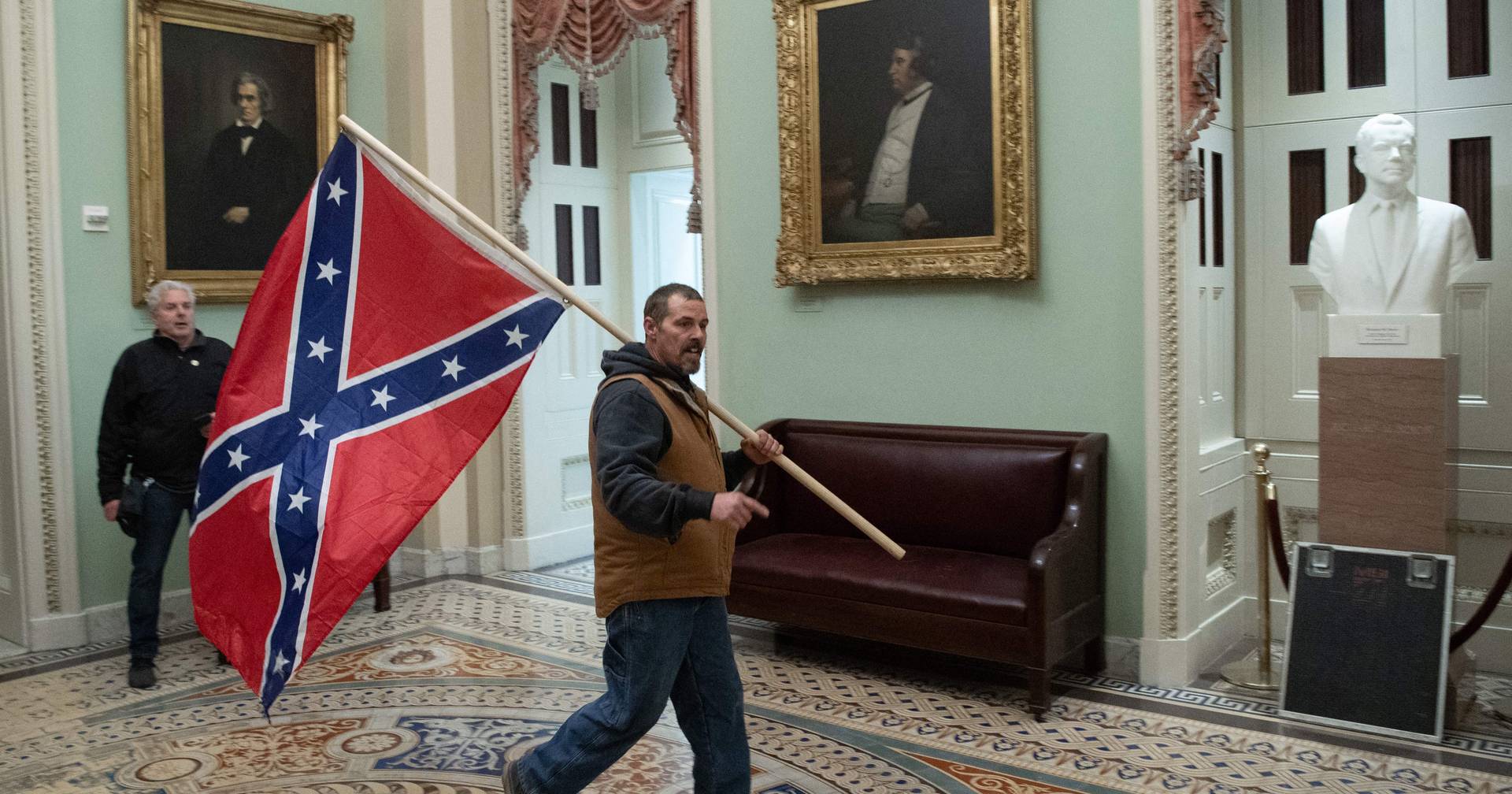 Ataque Ao Capitólio Homem Que Agitou Bandeira Da Confederação 