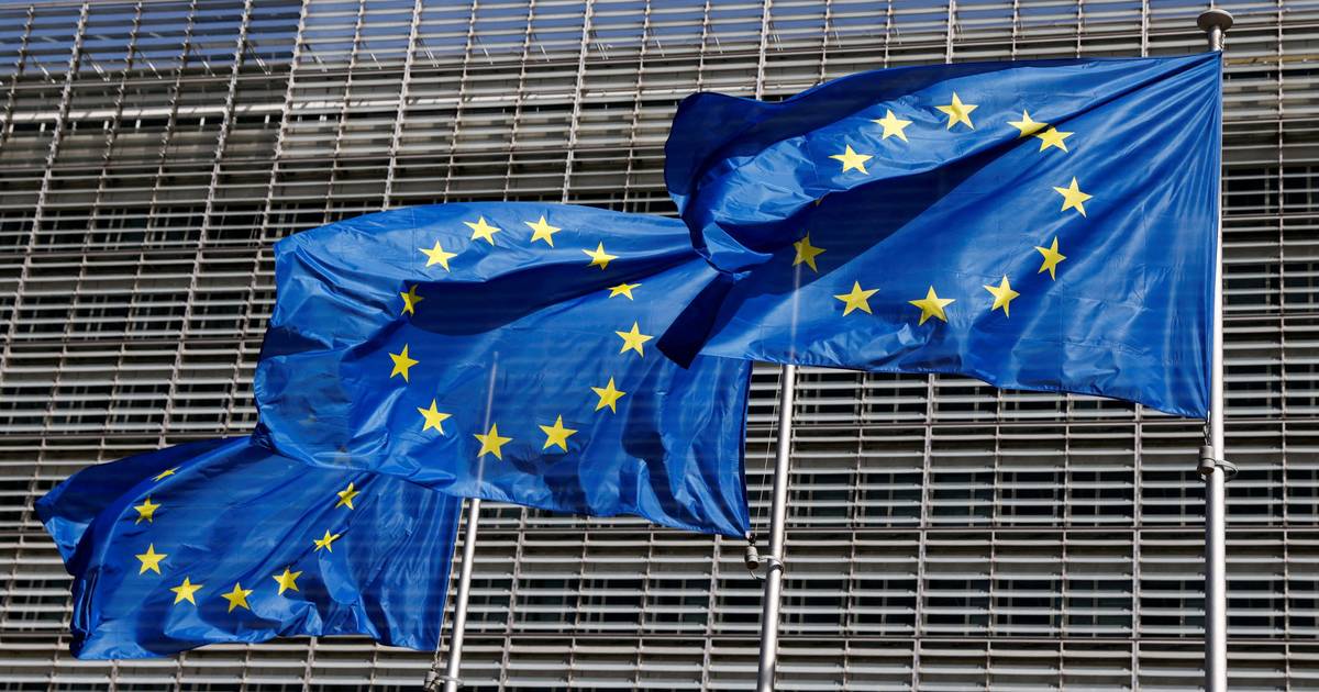 Ministros da diplomacia da UE endurecem sanções ao Irão
