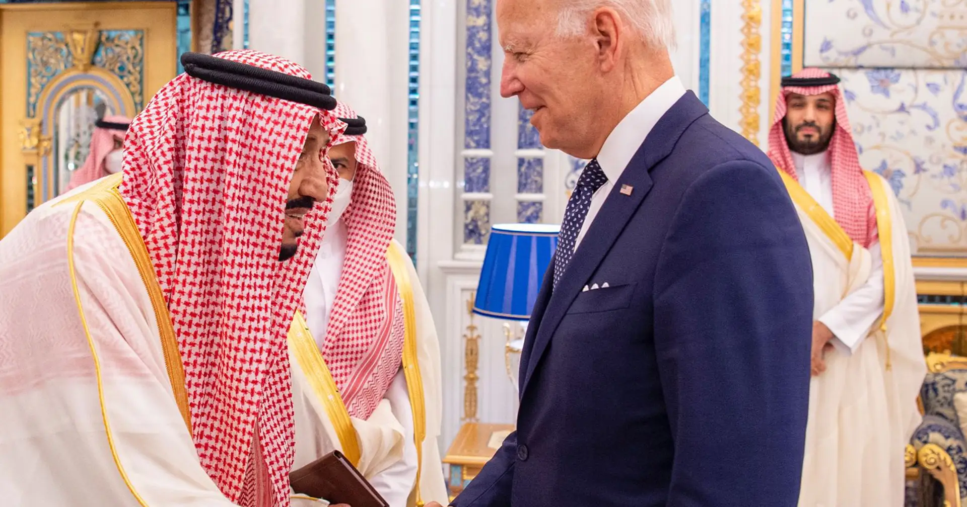 Biden vai à Arábia Saudita para reparar relação com Bin Salman e conseguir apoio para baixar preços do petróleo