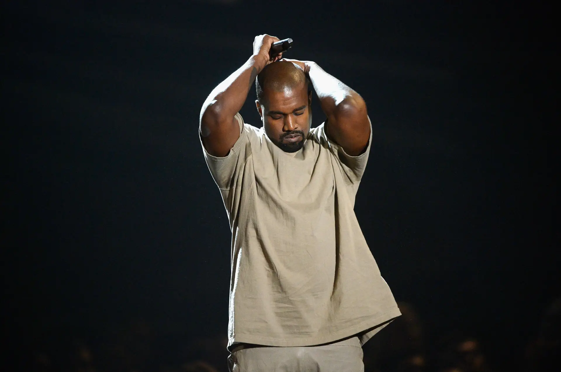 Kanye West volta ao Twitter depois de ser bloqueado no Instagram por alegado post antissemita