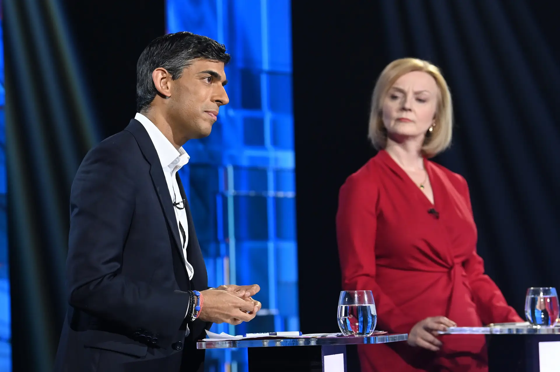 Rishi Sunak e Liz Truss durante um debate televisivo. Voltarão a encontrar-se na BBC na segunda-feira, 25 de julho 