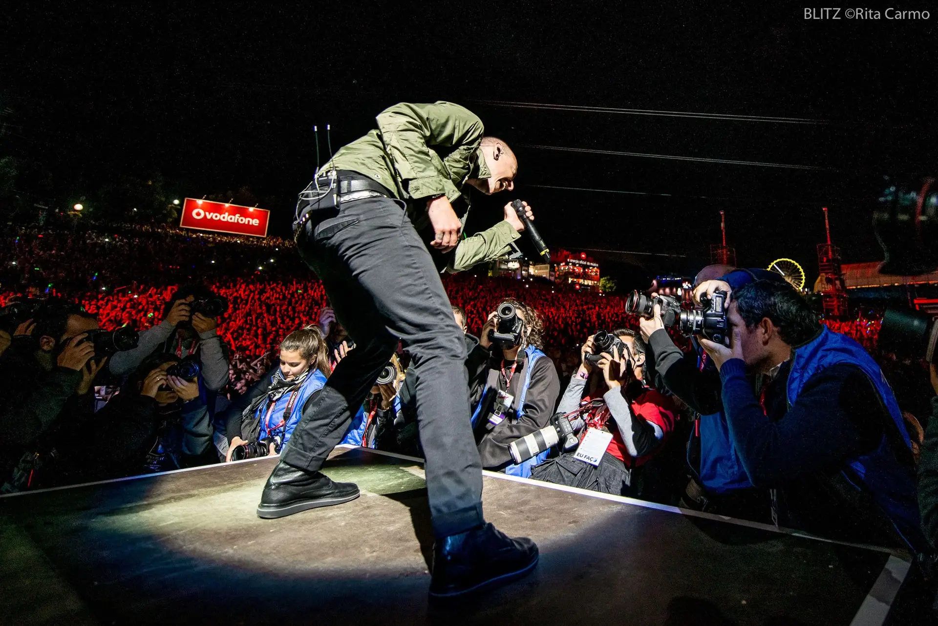 Chester Bennington morreu há 5 anos. Recorde o último concerto dos Linkin Park em Portugal, onde o vocalista se mostrou eufórico e generoso