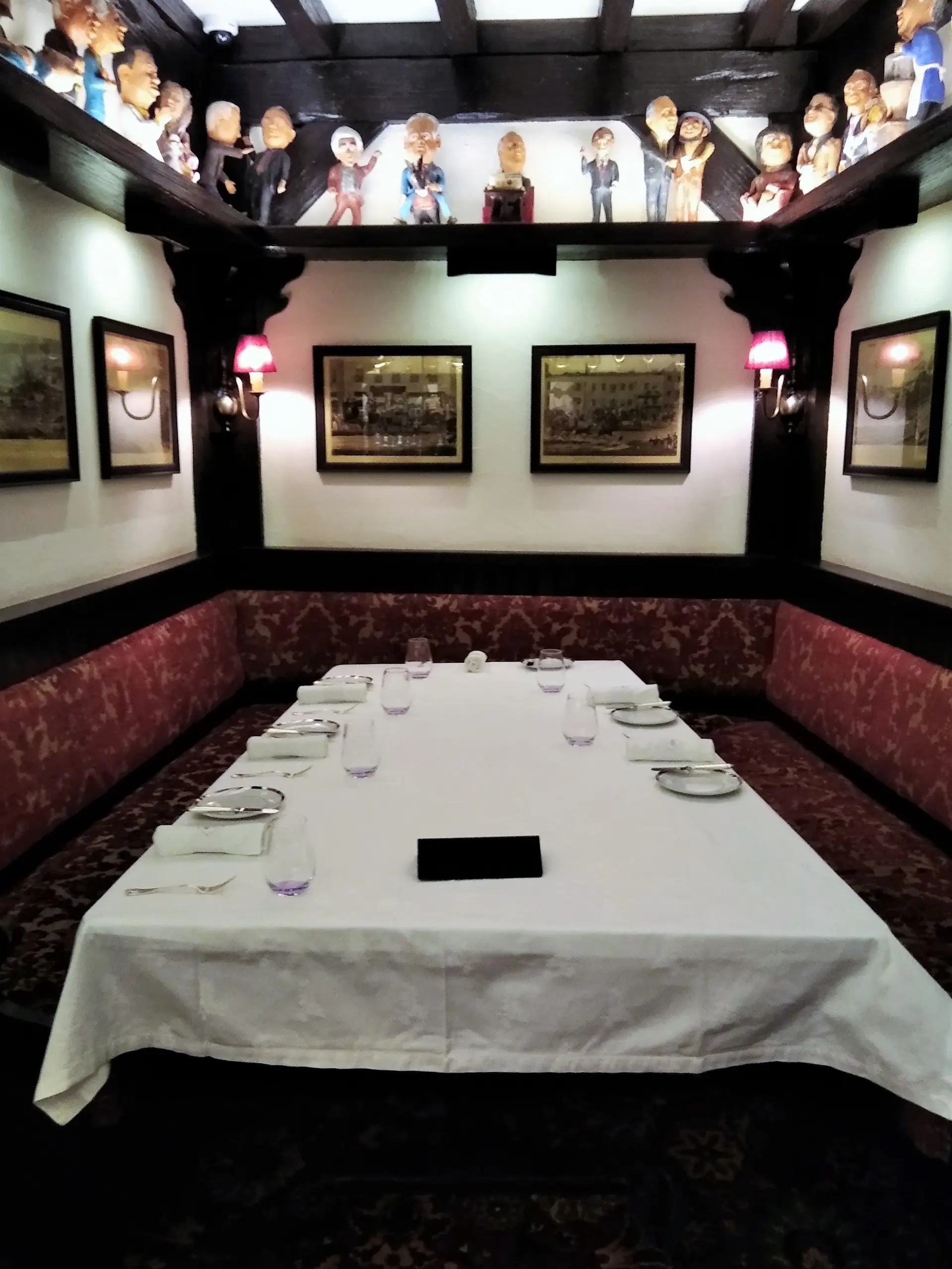 A "mesa do dr. Balsemão"