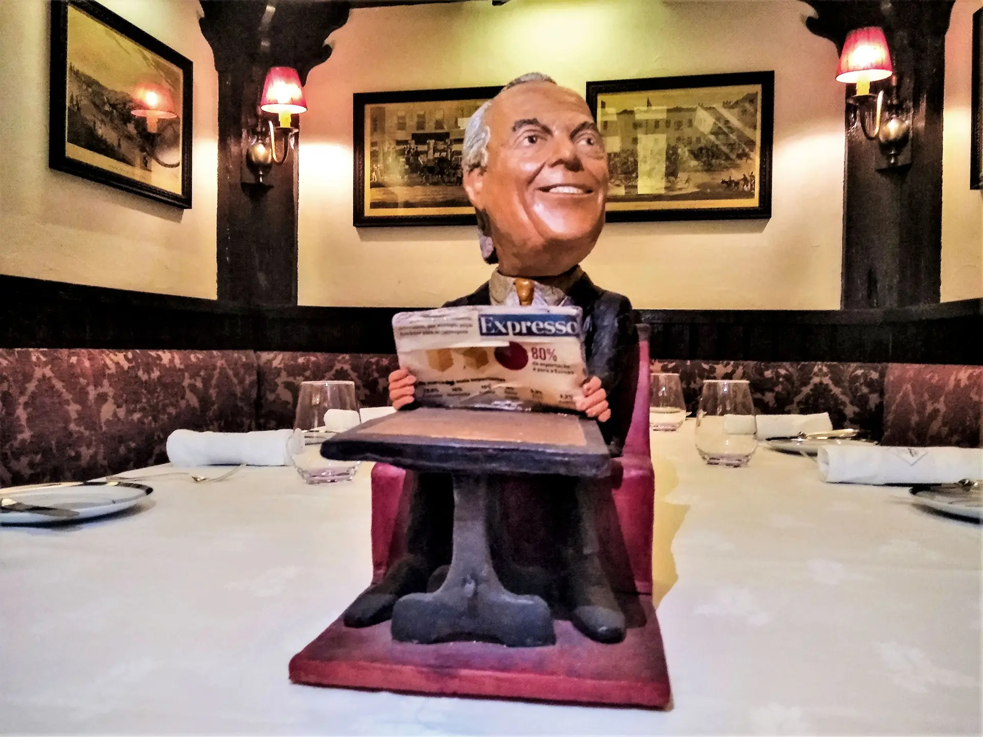 A "mesa do Dr. Balsemão" no restaurante Pabe, em Lisboa