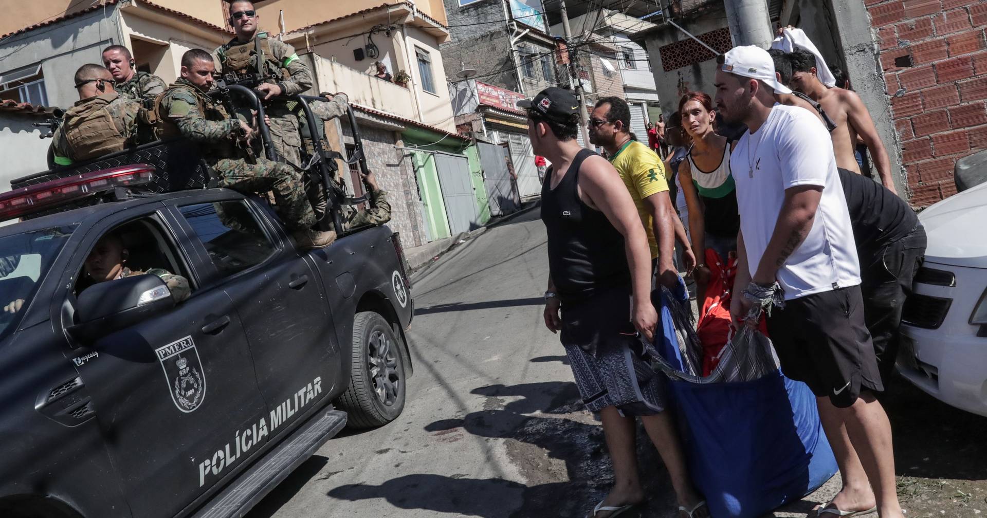 Operação Policial Em Favela Do Rio De Janeiro Causa Pelo Menos 18