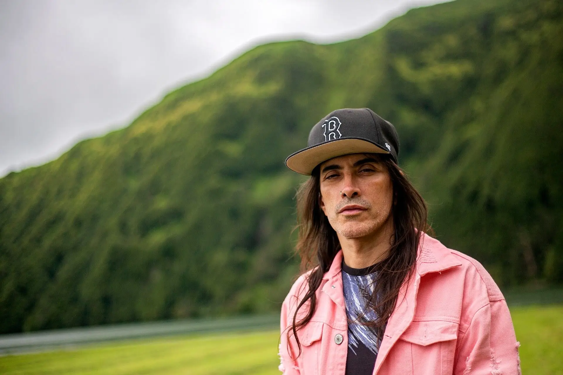 Nuno Bettencourt fotografado na Lagoa das Sete Cidades