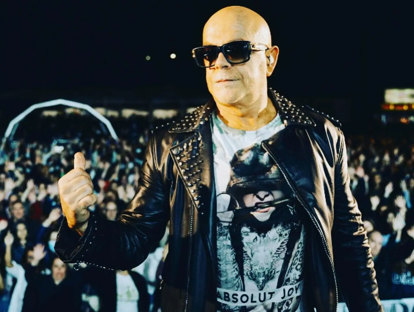 Pedro Abrunhosa cantou com os comerciantes na reabertura do Mercado do Bolhão no Porto