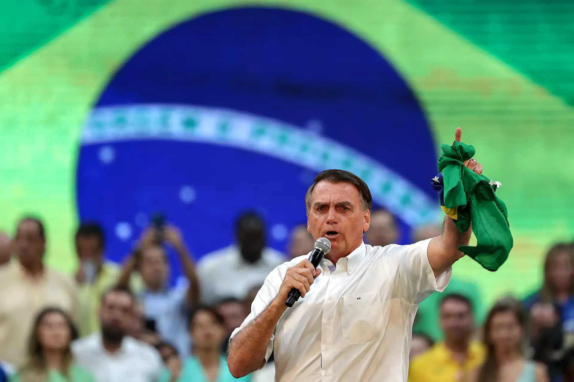 Família Bolsonaro comprou mais de 50 imóveis com dinheiro vivo