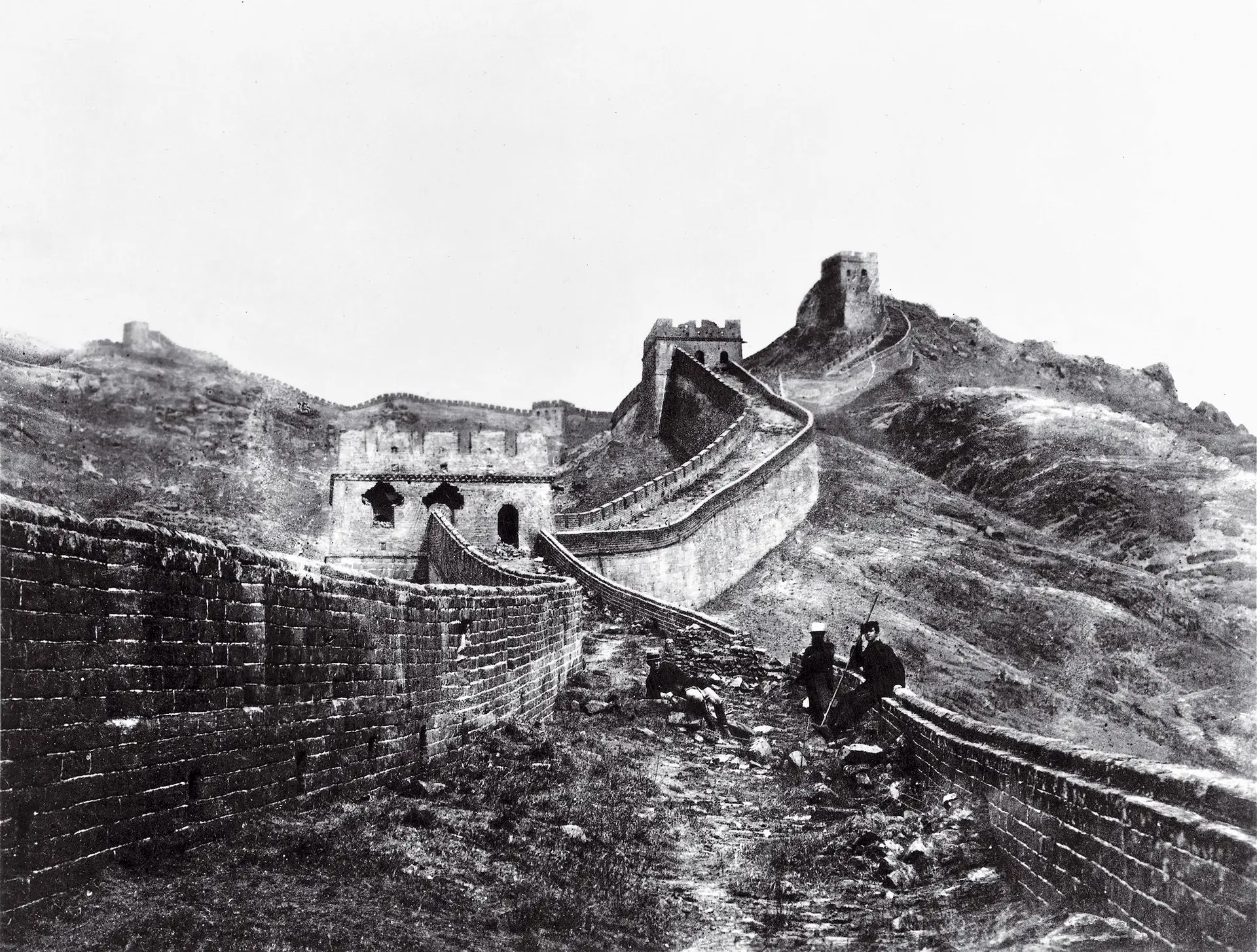 A Grande Muralha da China é o símbolo da grandeza de um país: são mais de 21.000 km, construídos desde o ano 220 a.C.