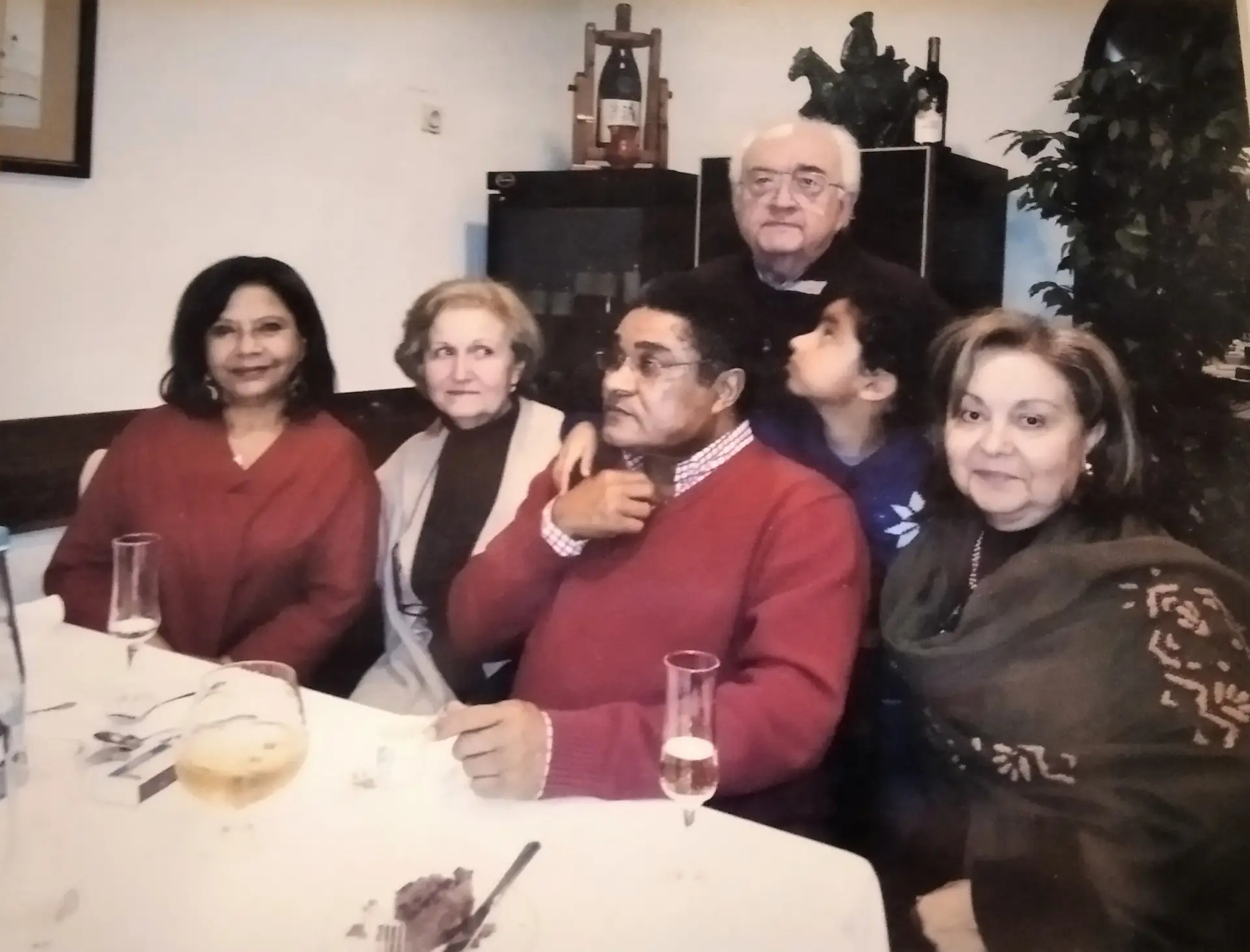 As famílias de Emílio e Eusébio à mesa na Adega Tia Matilde