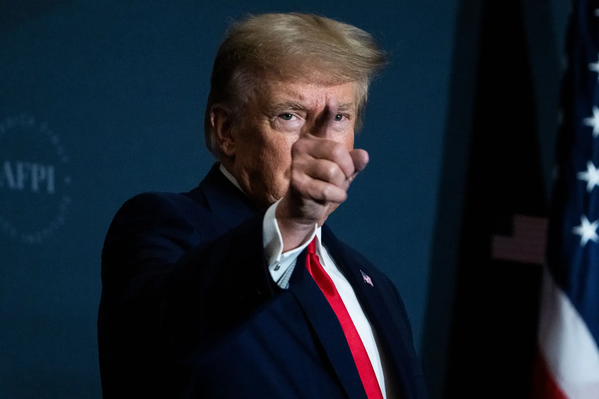 EUA: senadora republicana crítica de Trump vence eleições primárias no Alasca