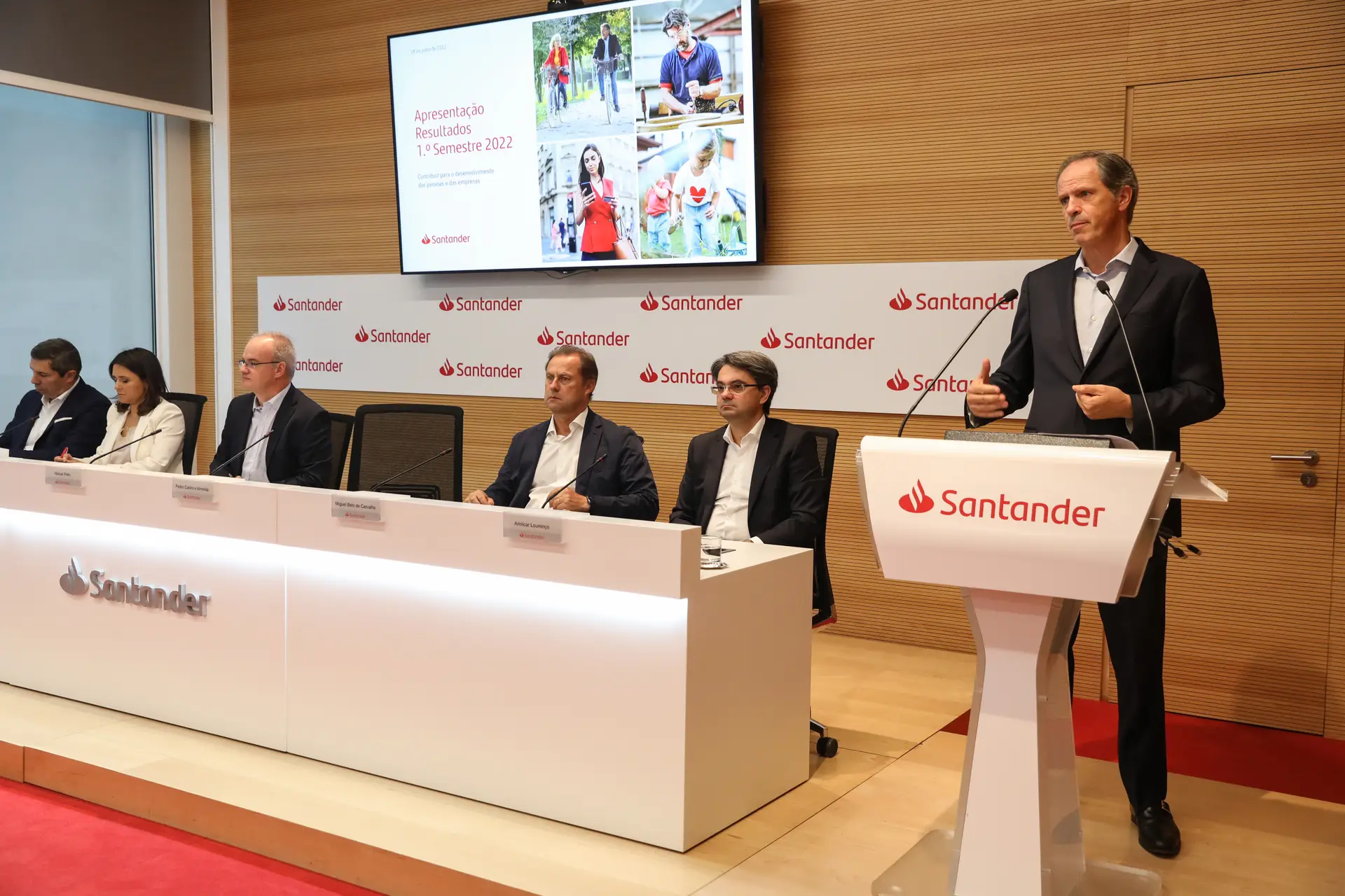 Santander avança com medidas para compensar subida da inflação já no final do mês