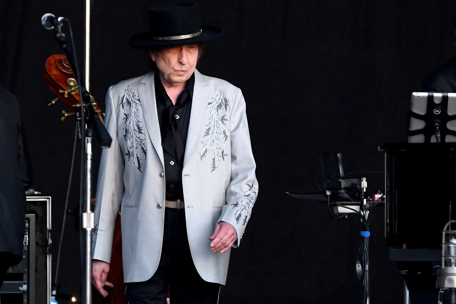 Bob Dylan pede desculpa por ter falsificado autógrafos: “Foi um erro crasso”