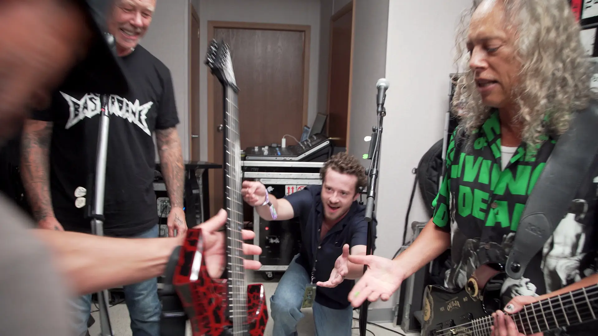 Metallica tocam com Joseph Quinn, o Eddie Munson de “Stranger Things”: veja o vídeo