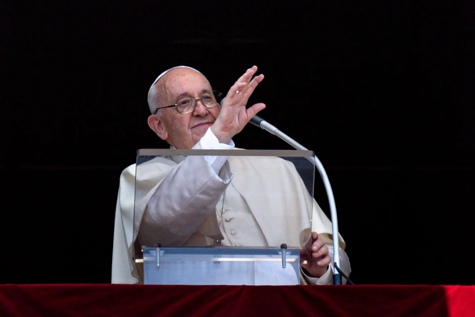 Papa pede dignidade para migrantes no dia em que Itália vai a votos