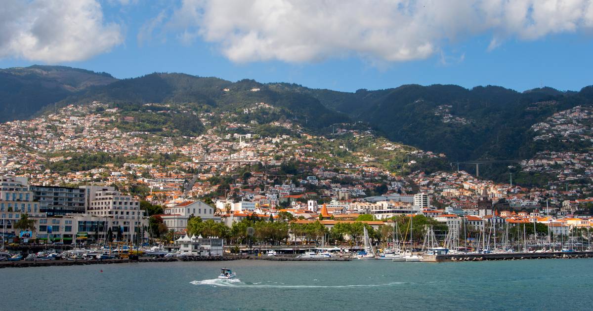 Défice das regiões autónomas agravado em 2021 por causa da Madeira