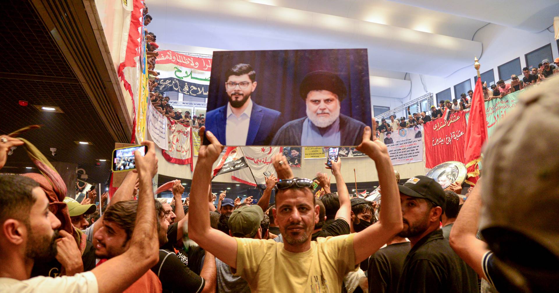 Manifestações rivais em Bagdad agravam crise política no Iraque