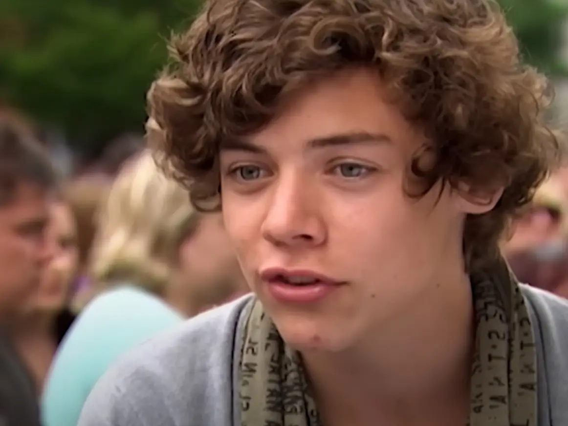 Revelado vídeo inédito da audição de Harry Styles no “X Factor” em 2010: “A  minha mãe sempre me disse que eu cantava bem” - Expresso