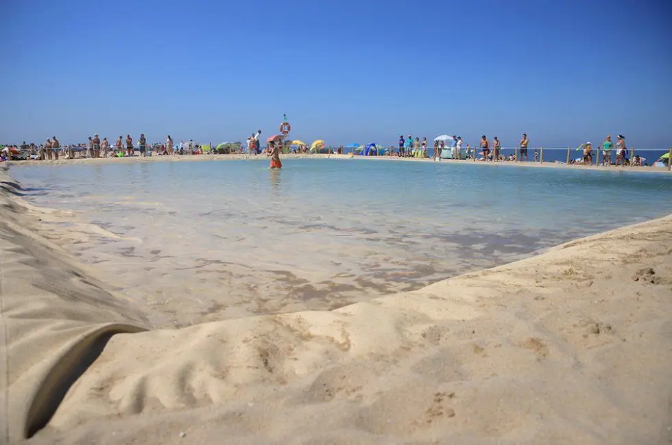 Sem nortada, em Gaia há uma nova piscina com água do mar aquecida para mergulhar na praia